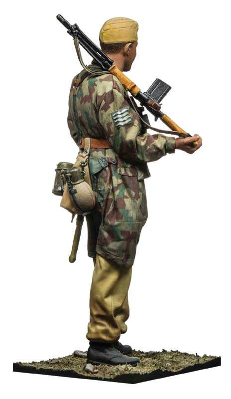 Eisernes Kreuz EK72-F006 1/72 scale Fallschirmjager, 1944