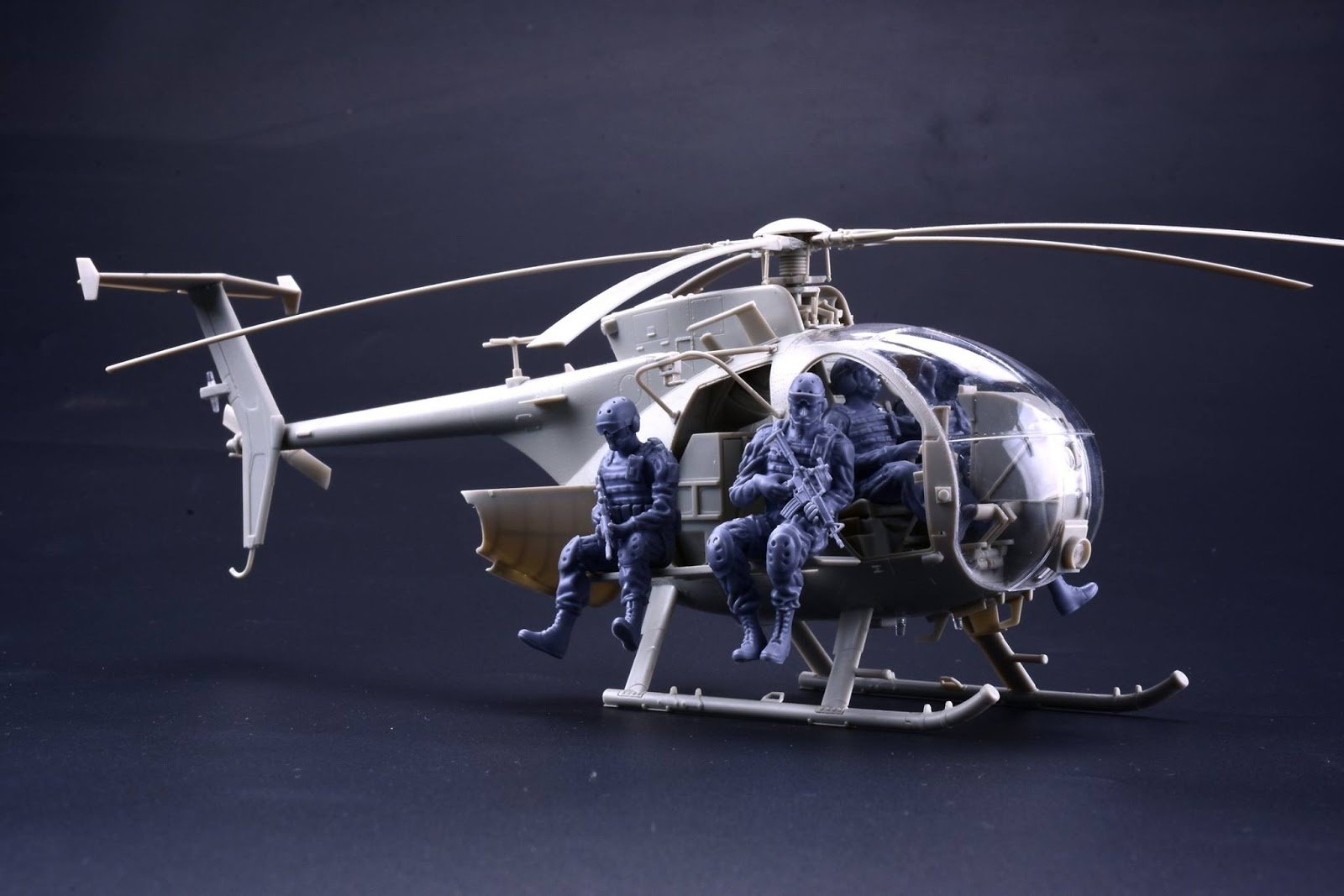 Kitty Hawk KH50004 1/35 scale AH-6J/MH-6J Little Bird with figures kit - BlackMike Models