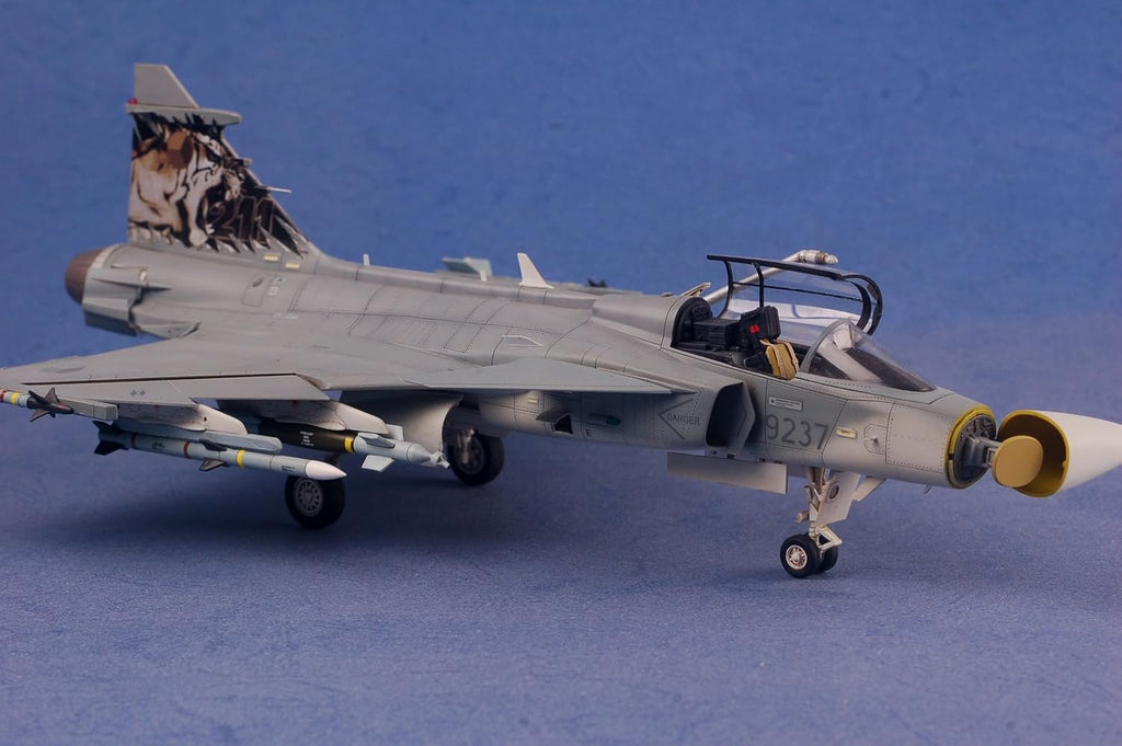 Kitty Hawk 1/48 JAS-39A/C Saab Gripen kit