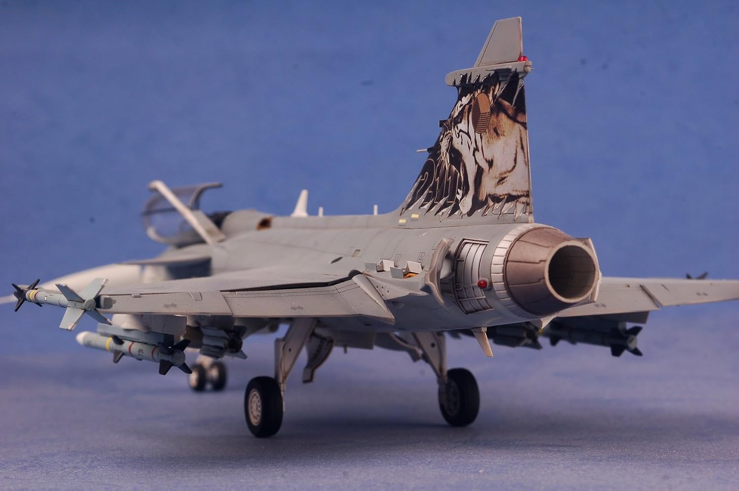 Kitty Hawk 1/48 JAS-39A/C Saab Gripen kit